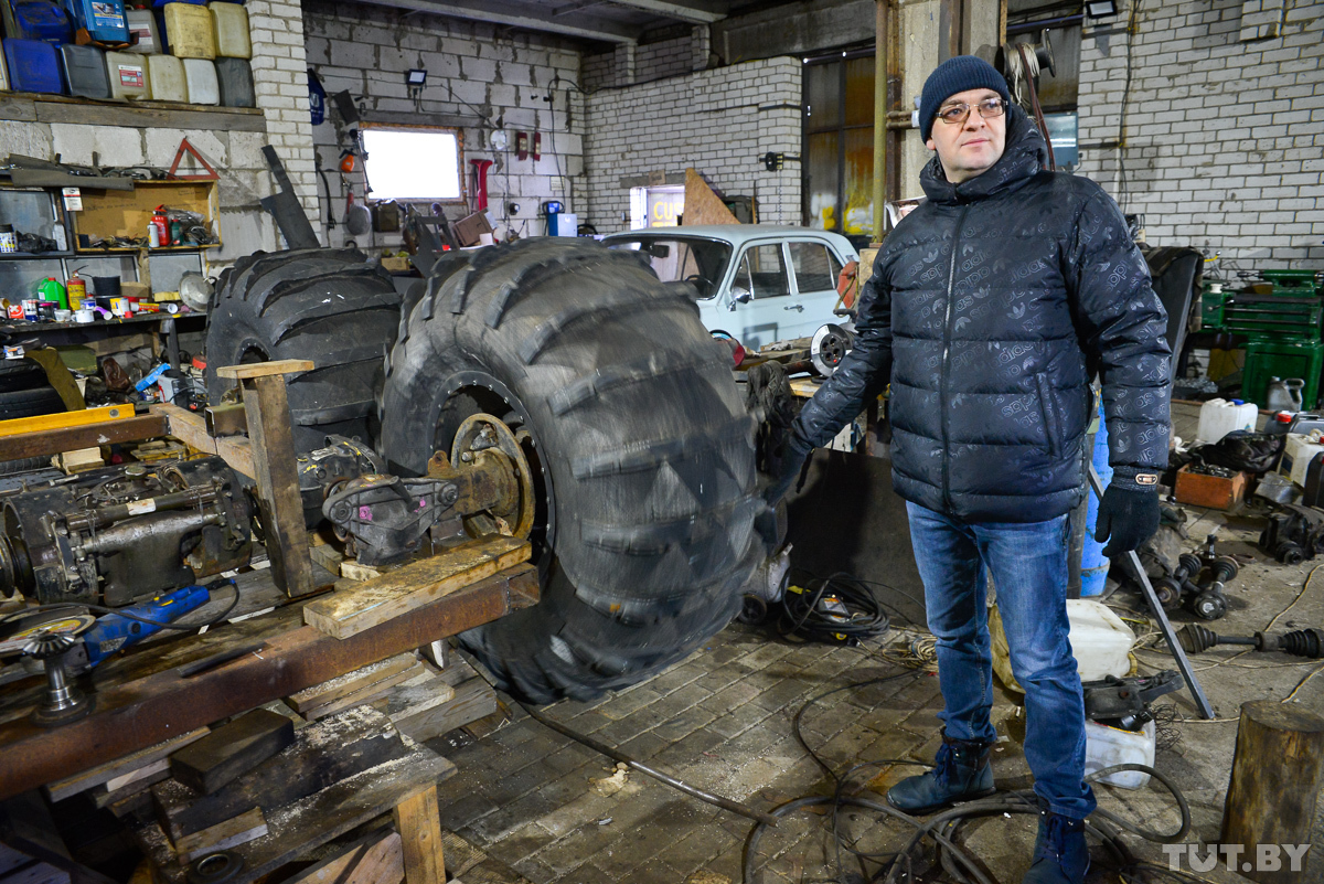 Житель Горок собирает советские военные грузовики авто и мото,прошлый век