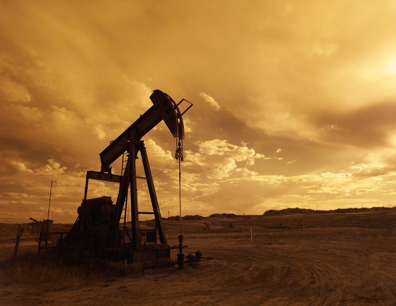 Цены на нефть падают в пределах 3% на опасениях по поводу рецессии