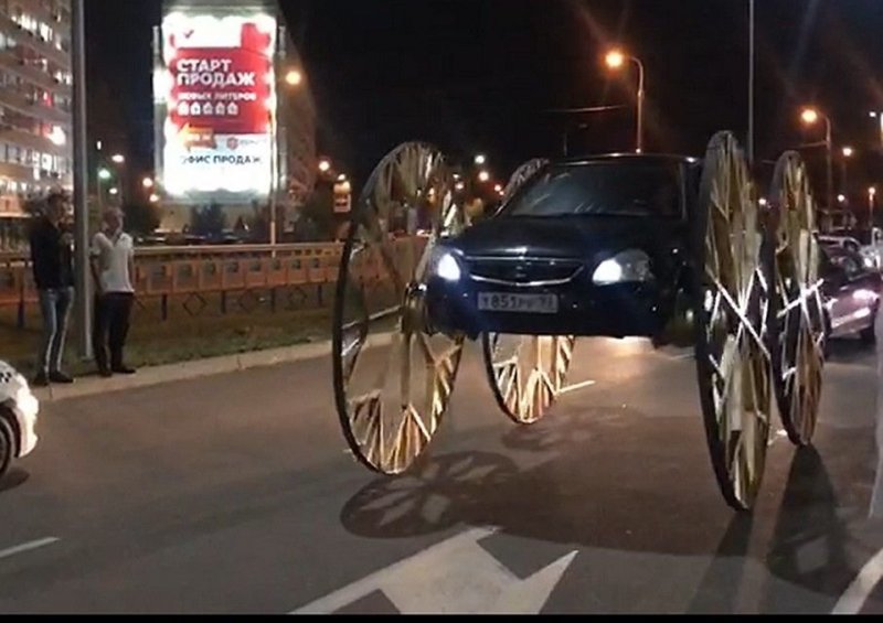 В Краснодаре появилась самая высокая в мире «Приора» на гигантских самодельных колесах авто и мото,курьезы,"Приора"
