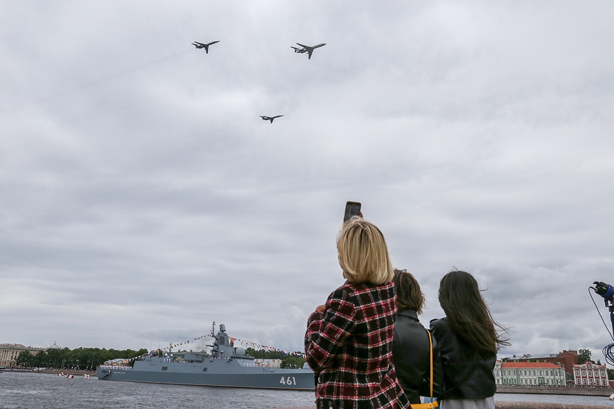 «Болото» против Главного военно-морского парада россия