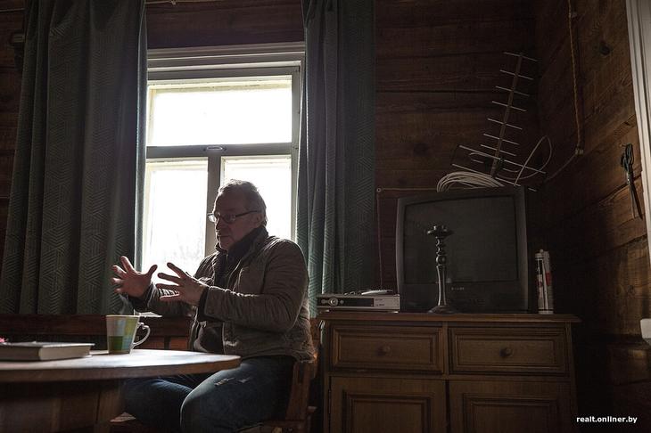 «Вложил сюда все свои сбережения». Как один человек возрождает деревню на Голубых озерах 