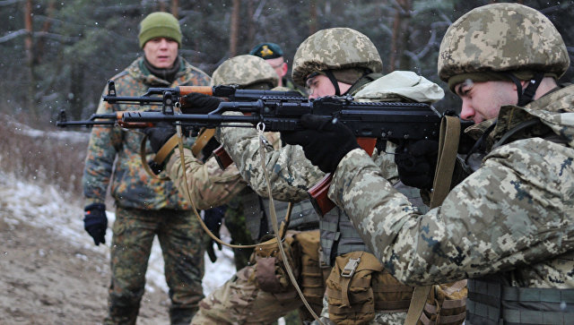 Обучение украинских военнослужащих. Архивное фото. Обучение украинских военнослужащих. Архивное фото.
