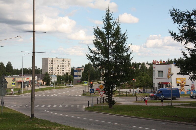 Костомукша карелия. Костомукша центр города. Костомукша Центральная площадь. Костомукша Карелия площадь города. Костомукша главнаяплощать.