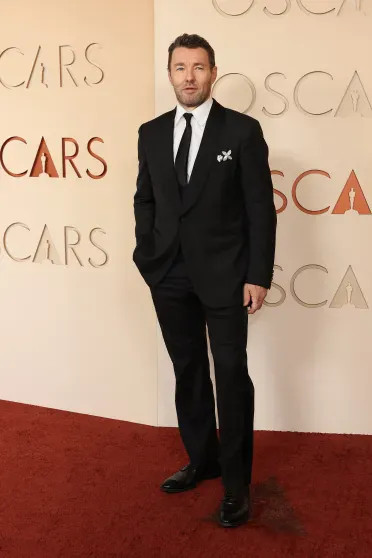 Хайди Клум, Роуз Бирн, Барби Феррейра, Фелисити Джонс на красной дорожке премии 