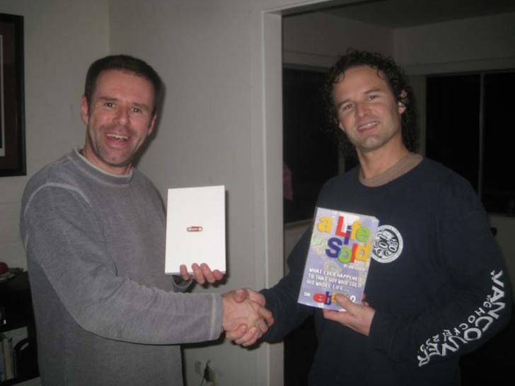 Мужчина нашел способ забыть об измене жены и случайно прославился на весь мир Мужчина нашел способ забыть об измене жены и случайно прославился на весь мир жизненное