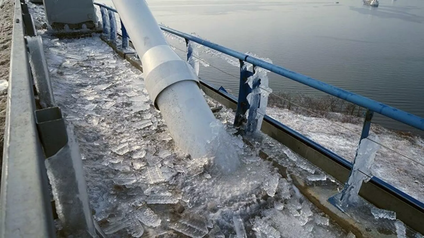 В Приморье рассказали об очистке ото льда вант моста на остров Русский