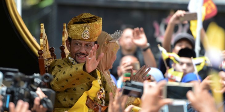 Как живет султан Брунея: пятьсот автомобилей Rolls-Royces, стрижка за 20 000 долларов...