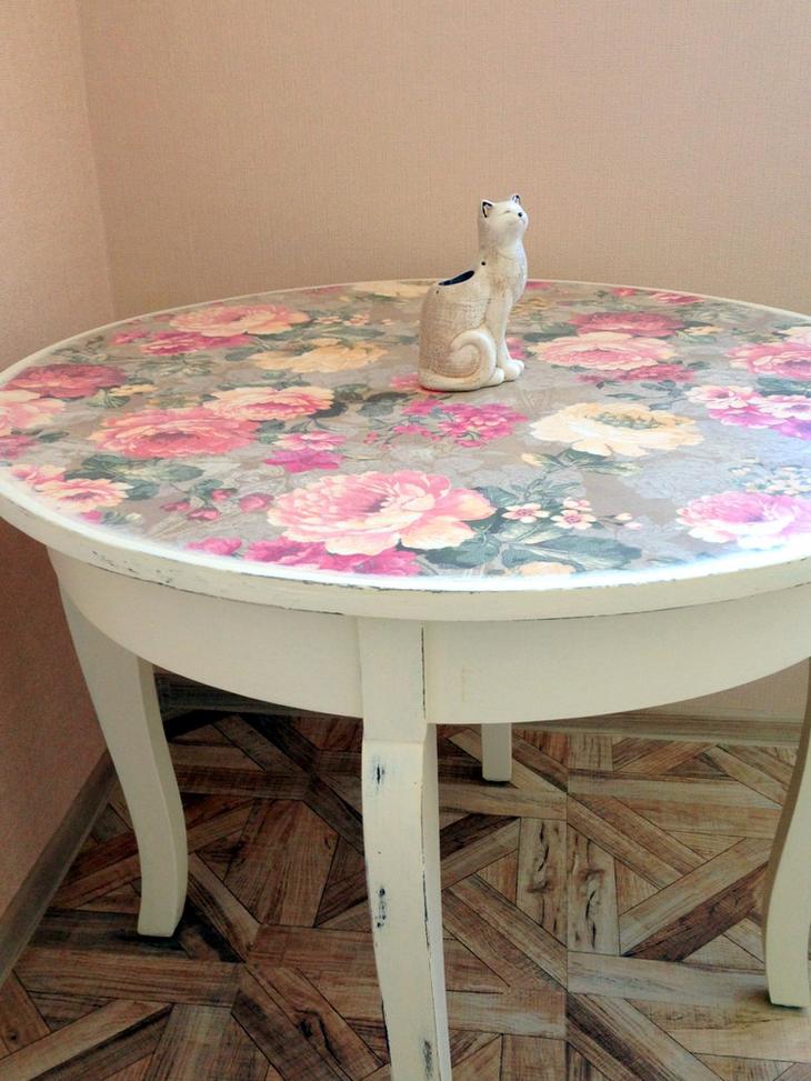 Новая жизнь старого стола: понадобится лишь краска и красивая ткань домашний очаг...