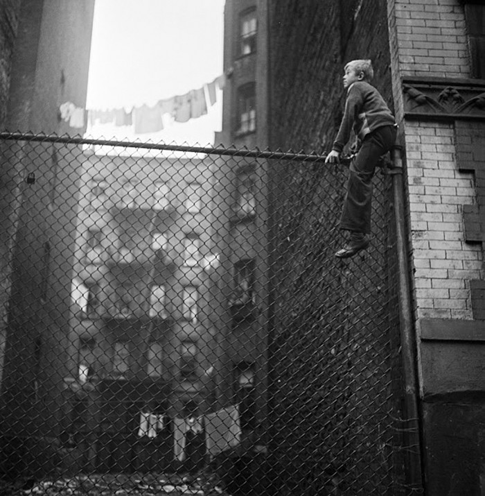 Чистильщики ботинок на заборе, 1947 life, Стэнли Кубрик, звезды, знаменитости, режиссеры, фотограф, фотографии, юность гения