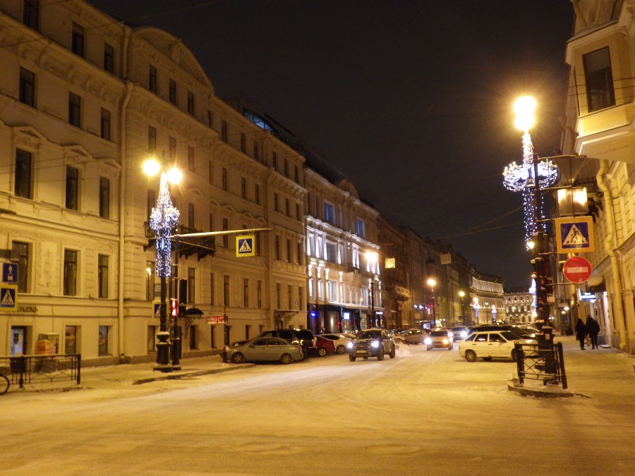 В центре Петербурга в Новогодние праздники... В центре Петербурга в Новогодние праздники... Мужик, новые, слова, после, звезды, болеть, начинали, украшения, отваливаться, Кисти, фотографировать, городу, запечатлели, требовали, отдельно, которые, бросались, Погода, глаза, тепло