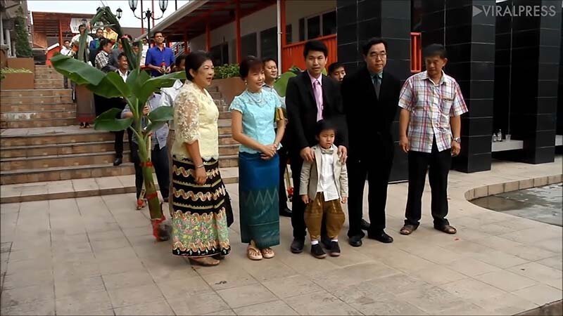  В Таиланде поженили 6-летних близнецов