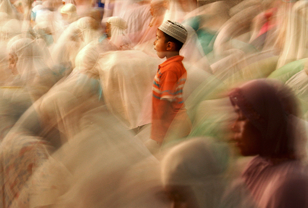 Молитва в индонезийской мечети