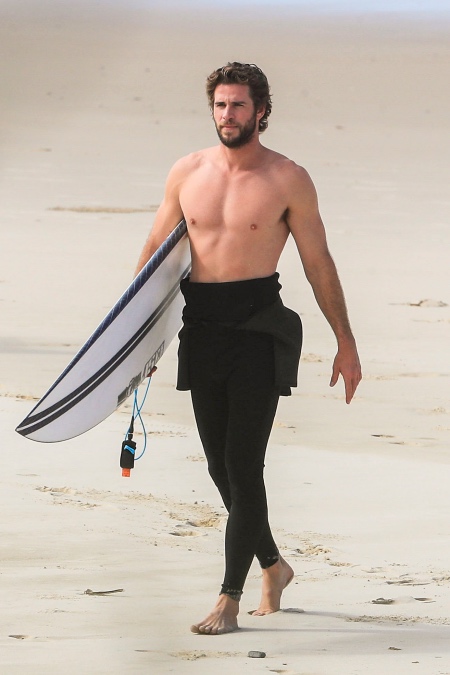 Водные процедуры: Лиам Хемсворт проводит время на пляже с девушкой Габриэллой Брукс и братом Крисом Водные процедуры: Лиам Хемсворт проводит время на пляже с девушкой Габриэллой Брукс и братом Крисом Звезды,Звездные пары