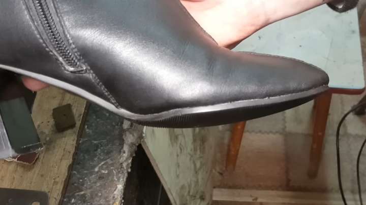 Незаметно почините обувь, на которой лопнула кожа возле подошвы мастер-класс,новая жизнь старых вещей,полезные советы