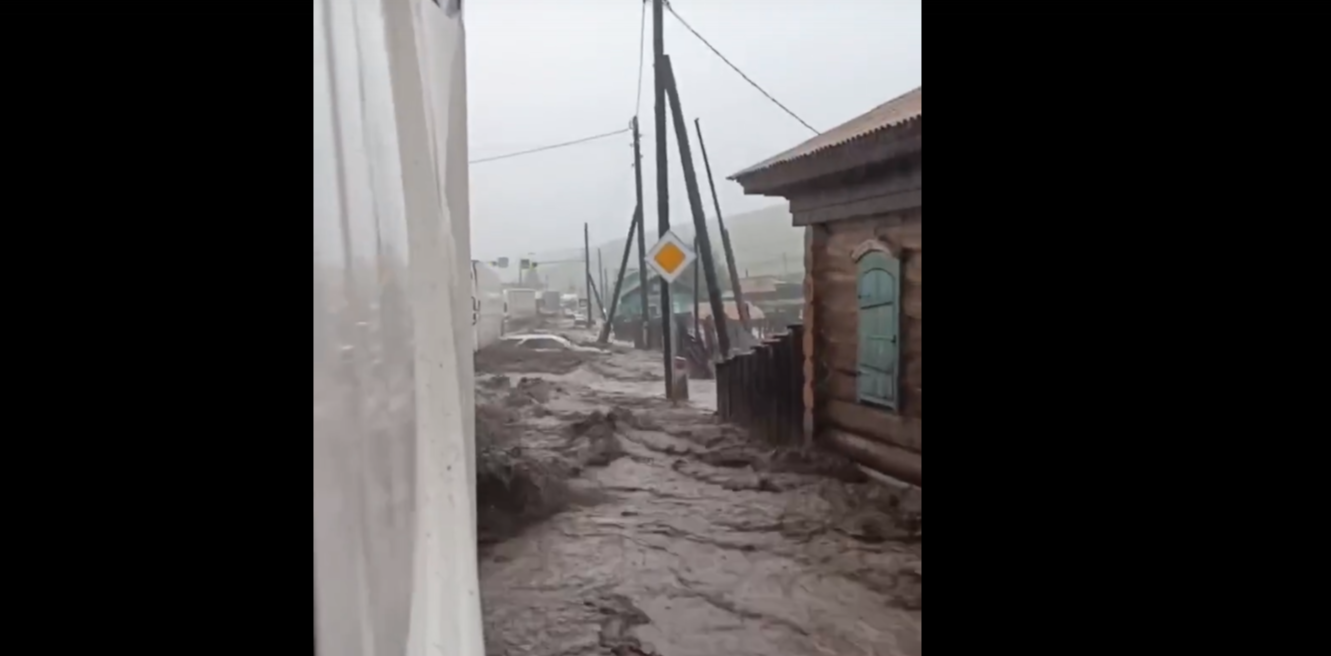 Почти 500 подворий затопило в Бурятии из-за ливней, ввели режим ЧС