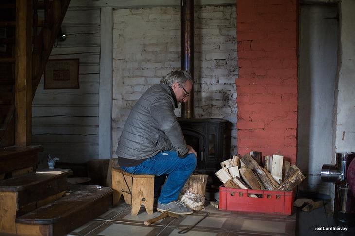 «Вложил сюда все свои сбережения». Как один человек возрождает деревню на Голубых озерах 