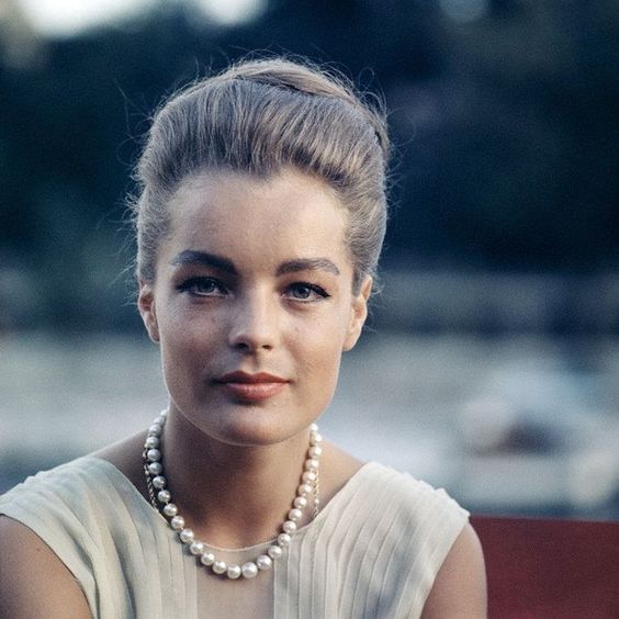 Роми Шнайдер - белокурый ангел Германии и единственная любовь Алена Делона. Она не оставила поле себя ничего... 