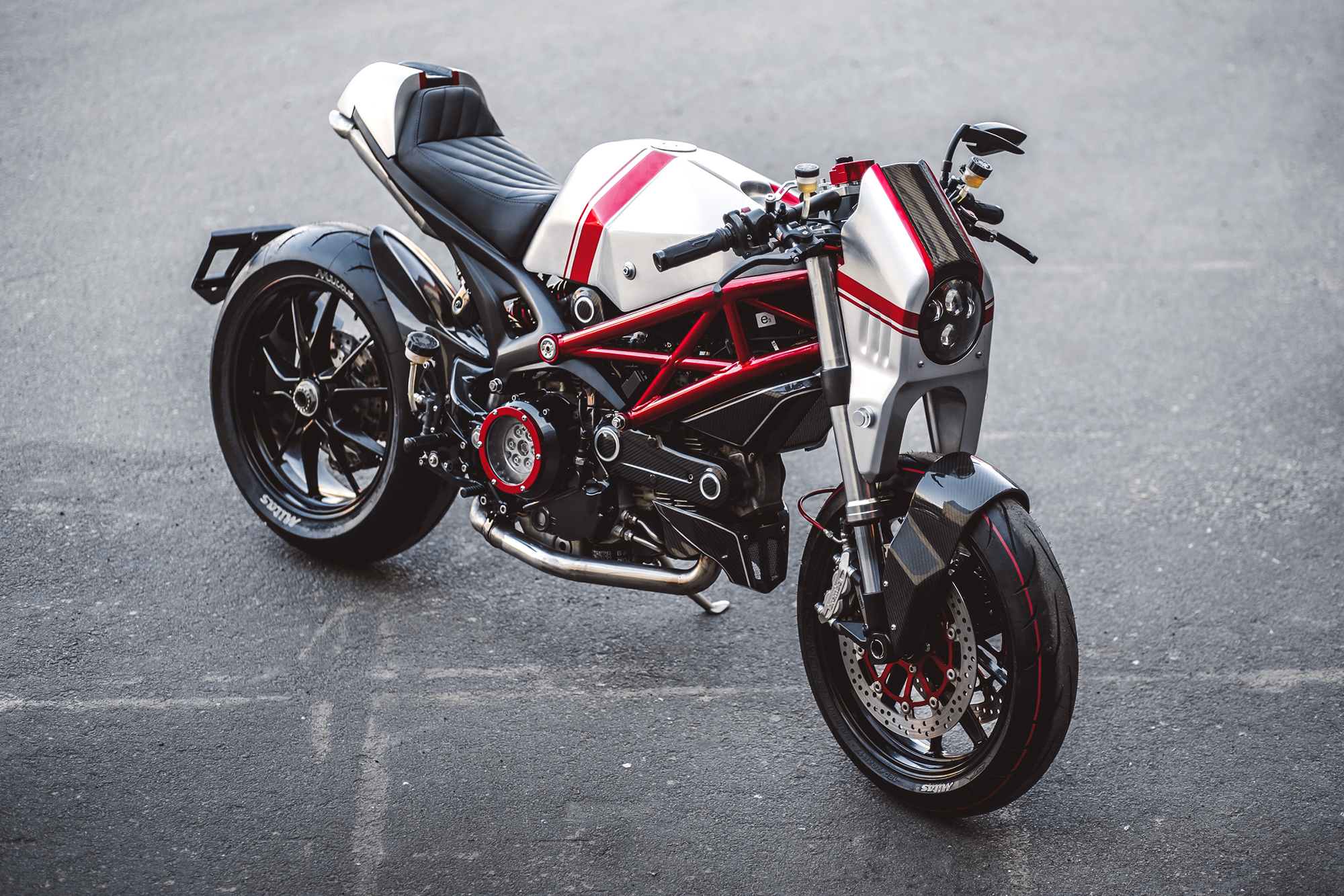 Custom x. Ducati Monster 796. Дукати 796. Дукати монстр 796. Дукати Гипермотард 796.