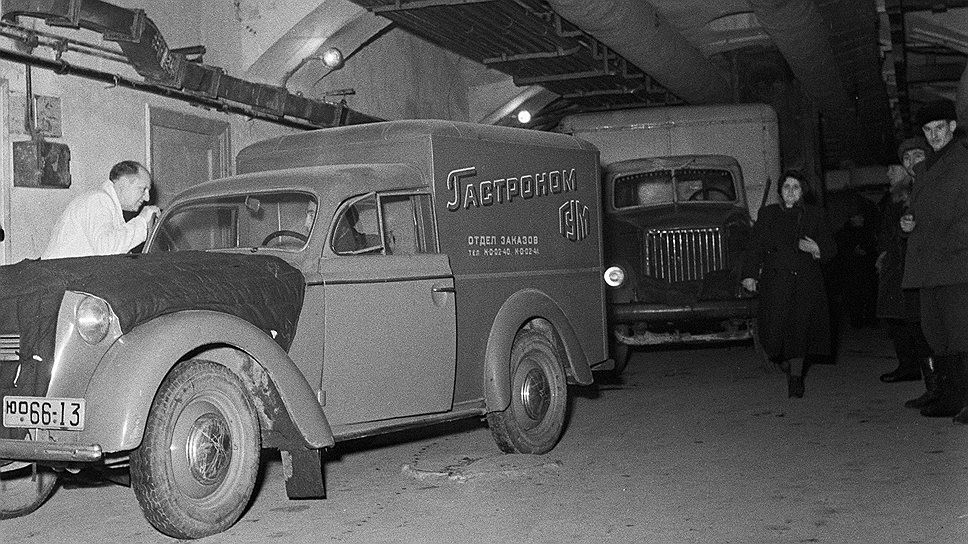 Деревенский сарай оказался уникальным «Москвичом» Деревенский сарай оказался уникальным «Москвичом» марки и модели,ретро