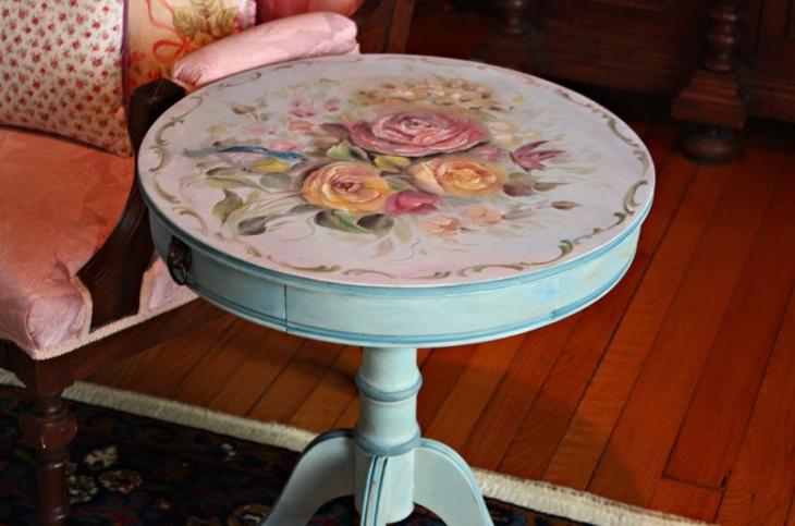 Новая жизнь старого стола: понадобится лишь краска и красивая ткань домашний очаг...