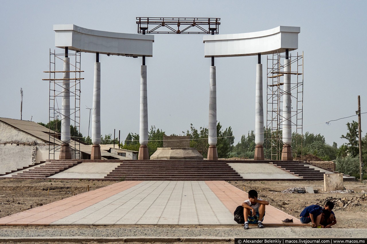 Гастарбайтеры Средней Азии вернулись и устроили строительный бум у себя дома дальние дали