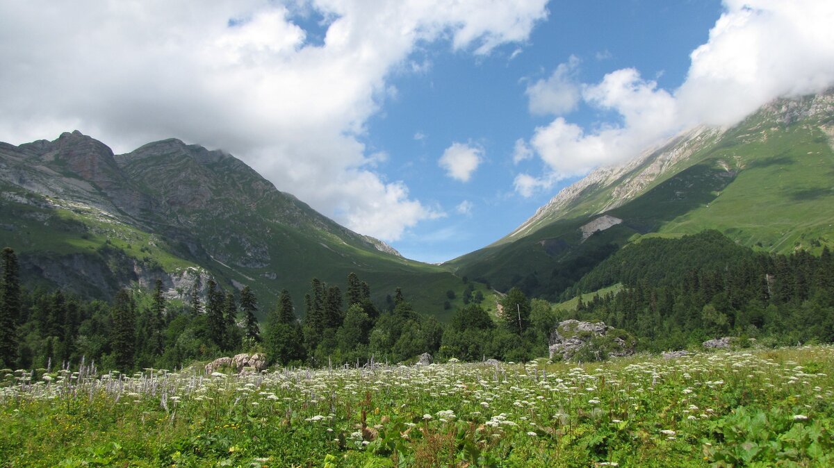 Перевал Фишт-Оштеновский. Высота 2230 м.