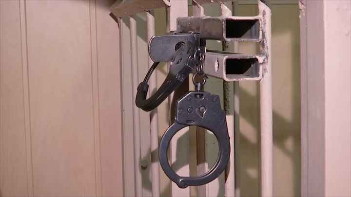 Отбивались как могли: "Южане" поиздевались над женщиной с дочерью в Екатеринбурге