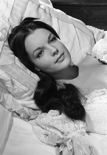 Роми Шнайдер - белокурый ангел Германии и единственная любовь Алена Делона. Она не оставила поле себя ничего... 