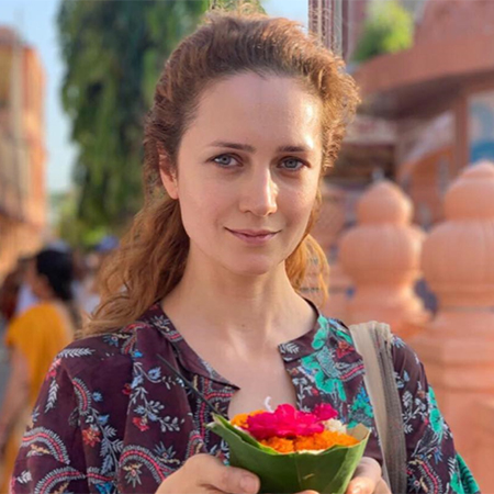 Владимир Путин присвоил звание заслуженного артиста Российской Федерации Анне Михалковой и Виктории Исаковой