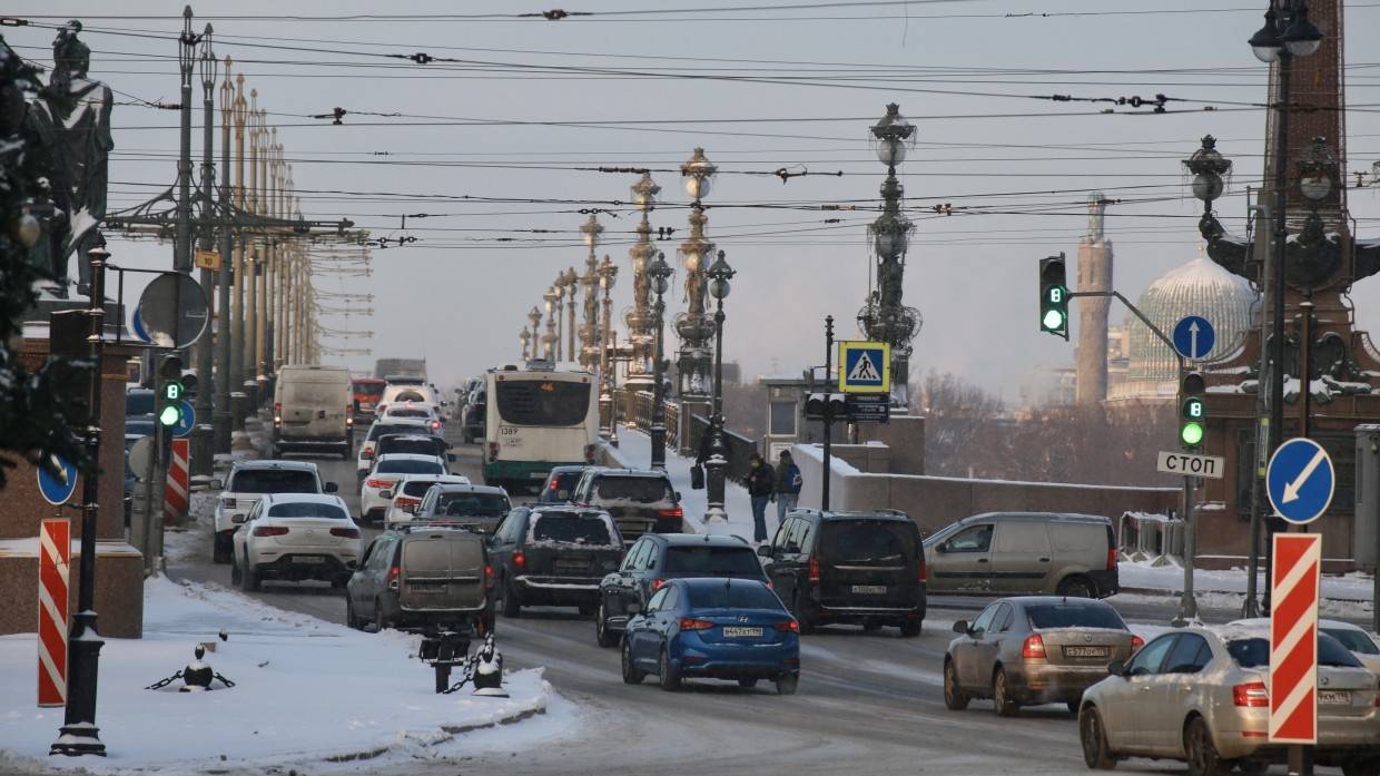 Водители Петербурга устроили автопробег в честь признания Россией независимости ДНР и ЛНР