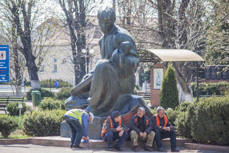 Записки Колорадского Таракана. В будущее — как в омут украина