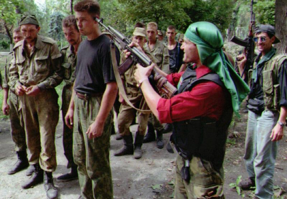 По всей видимости Орел сразу же пошел на сотрудничество с чеченскими боевиками. Иначе вряд ли бы его держали бы в плену почти год на неплохом довольствие. 