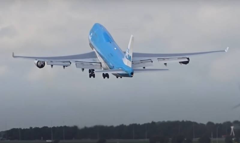 Boeing 747: Символ эпохи широкофюзеляжной пассажирской авиации Boeing 747: Символ эпохи широкофюзеляжной пассажирской авиации ввс