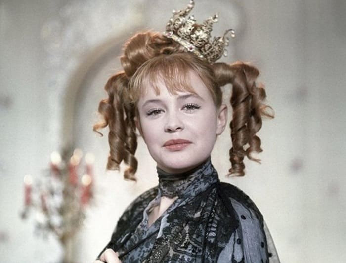 Марина Неелова в фильме *Старая, старая сказка*, 1968 | Фото: vokrug.tv Марина Неелова в фильме *Старая, старая сказка*, 1968 | Фото: vokrug.tv