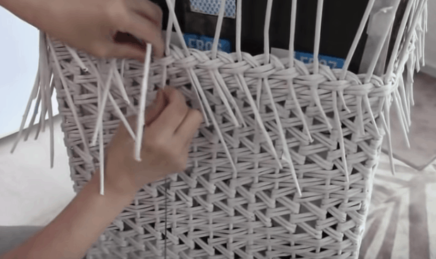 Корзина для белья без лишних затрат Корзина для белья без лишних затрат плетение корзині