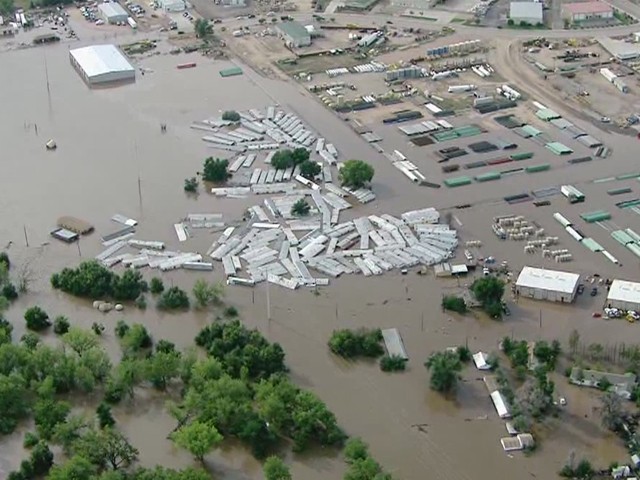 В этой стране все тонет, горит, везде воруют, половина сидит!