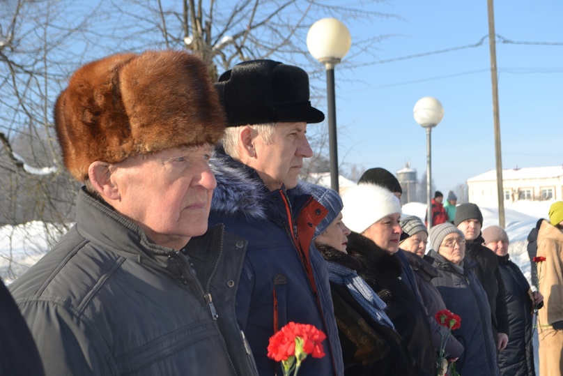В Андреаполе Тверской области возложили цветы к обелиску в День защитника Отечества