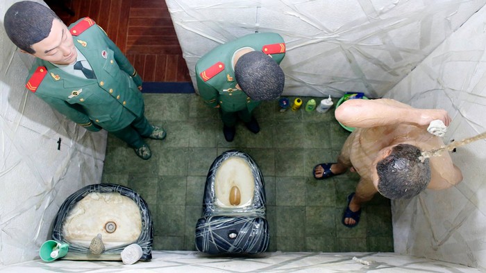 Китайский художник Ай Вэйвэй в тюрьме