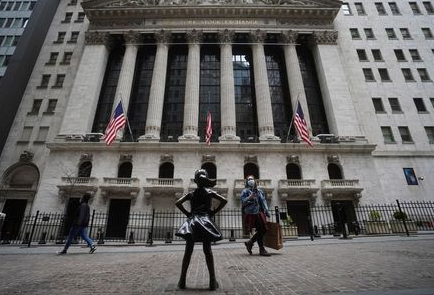 The New York Stock Exchange is pictured amid the coronavirus disease (COVID-19) pandemic in the Manhattan borough of New York City, New York, U.S., April 16, 2021. REUTERS/Carlo Allegri