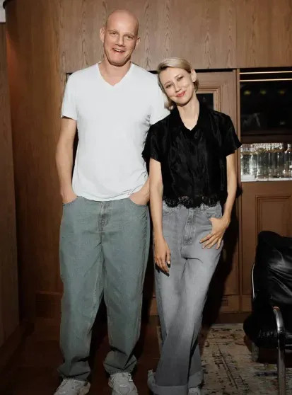 Стеша Маликова, Люся Чеботина, Юрий Колокольников с женой посетили светский ужин в Санкт-Петербурге Стеша, Чеботина, МаликоваСтеша, Маликова, Колокольников, светская, кожаные, МаликоваАлеко, косухуСтеша, образу, добавив, брюки, надела, ЧеботинаЮрий, Певица, платье, чёрном, образ, вечерний, также