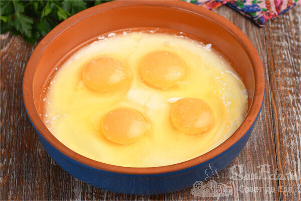 Яйца в сметане - вкусный завтрак без хлопот блюда из яиц