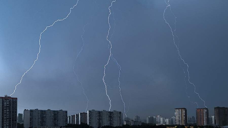 В Красноярском крае было объявлено предупреждение из-за сильного ветра и гроз