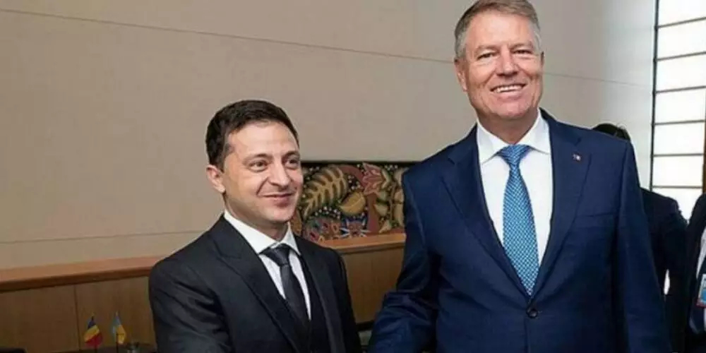 Президент Румынии, этнический немец и лютеранин Клаус Йоханнис в ходе телефонного разговора со своим...