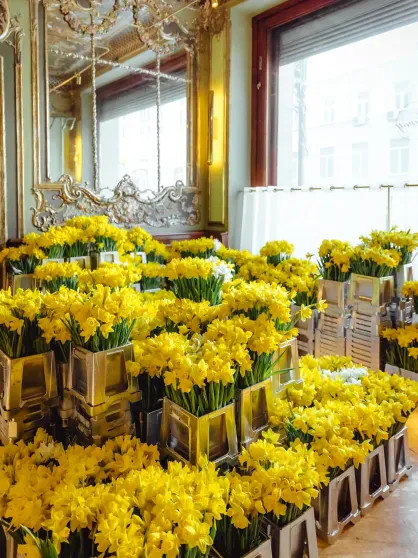 Алёна Ахмадуллина, Наташа Королёва и Алексей Жидковский на масленичных гуляньях 