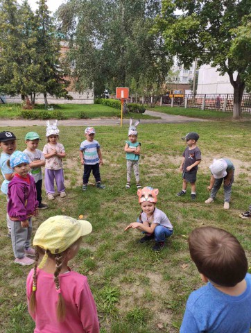 Физкультурный досуг ´На лесной полянке´.