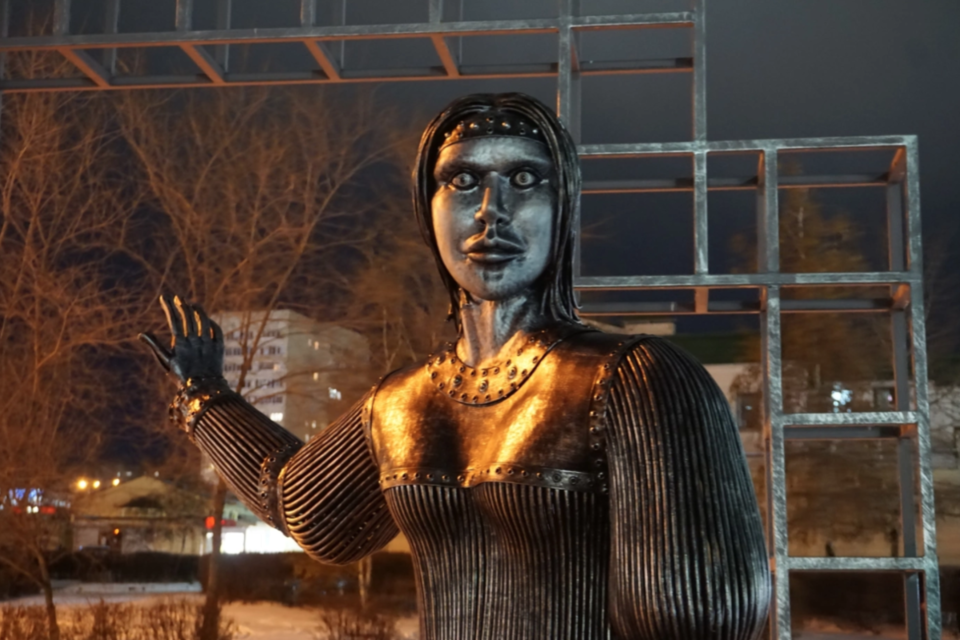 Жители Нововоронежа не одобрили более красивую статую «Аленки»