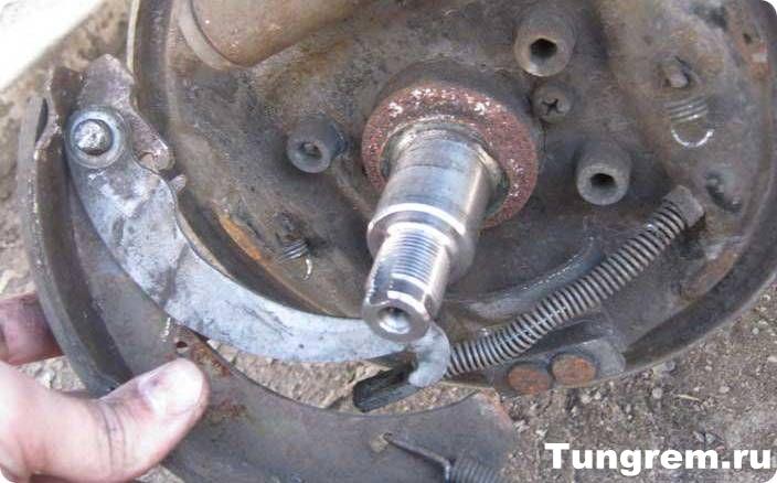 Замена задних тормозных колодок на LADA KALINA