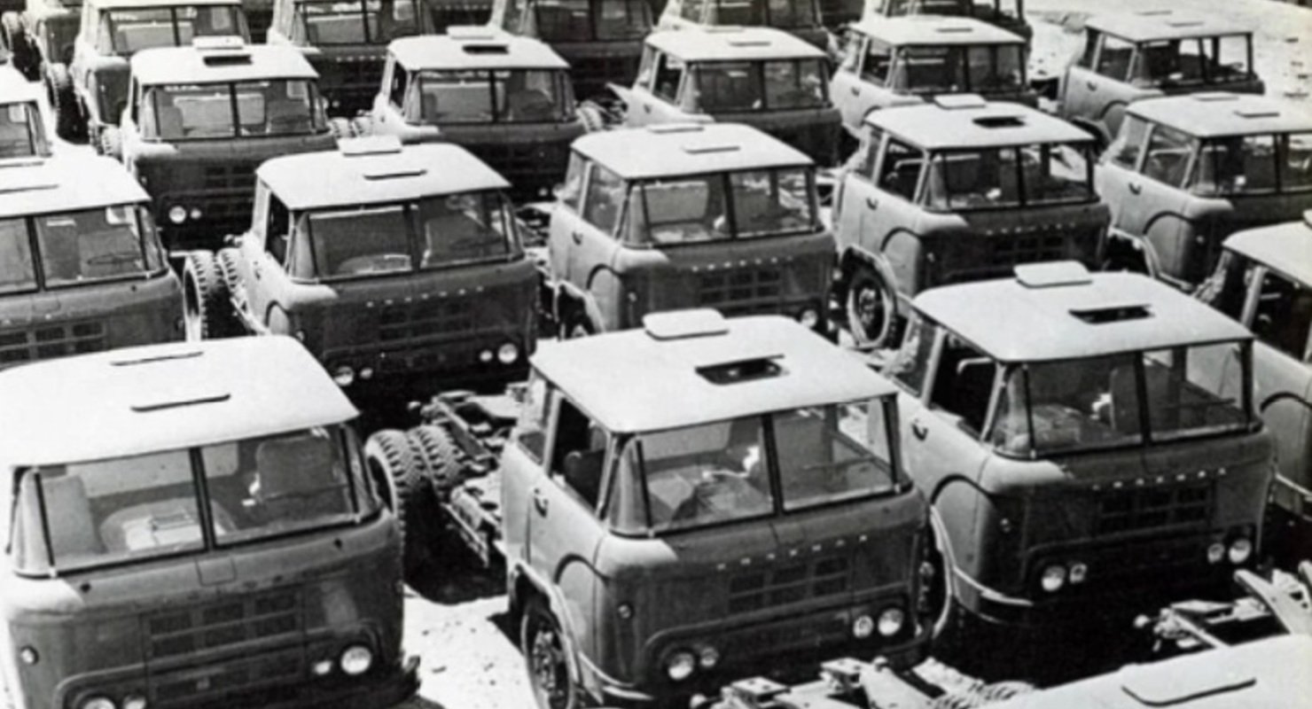 Названы 5 крупных автозаводов, прекративших существование после развала СССР Автобизнес