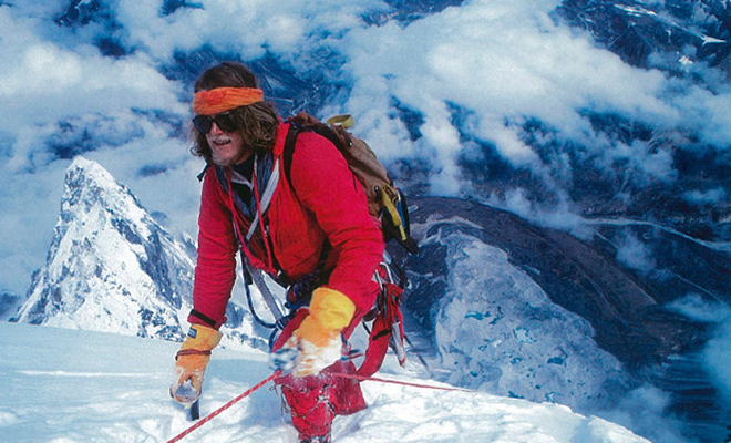 Человек провел ночь на вершине Эвереста: история Линкольна Холла