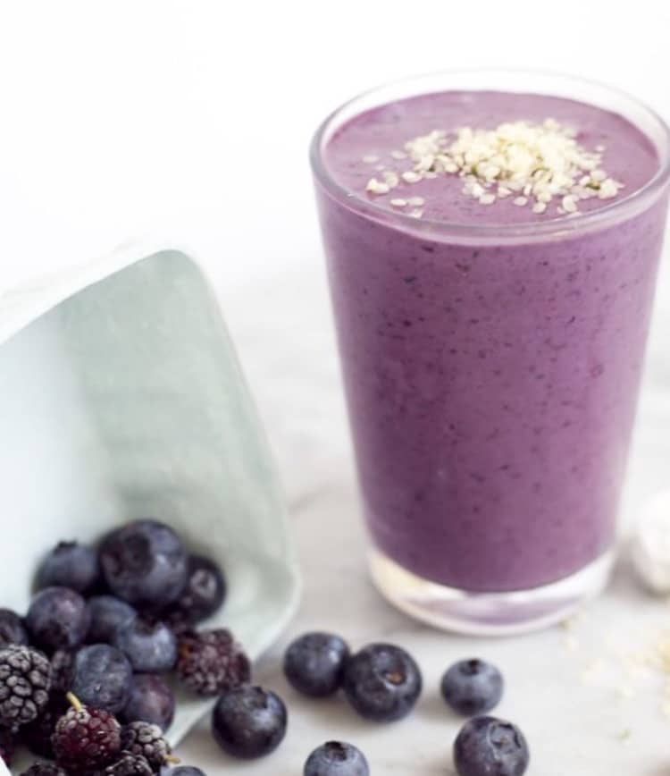 смузи польза и вред. смузи польза и вред. кефирный коктейль с пряностями. мастер класс приготовление смузи. смузи ягодный микс.